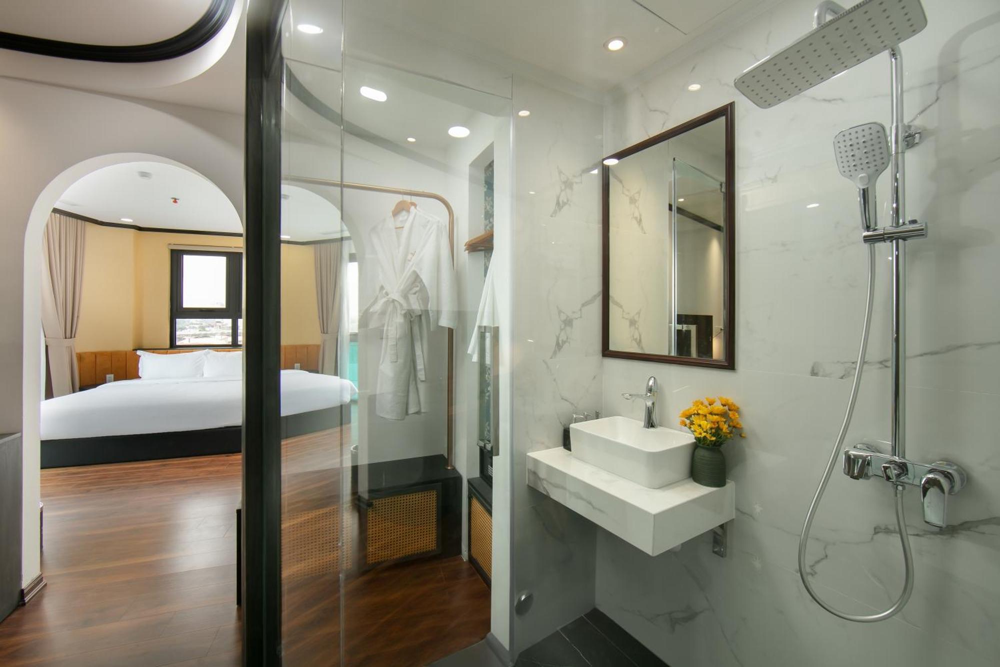 Hanoi Plaza Suite Hotel & Spa Exterior photo