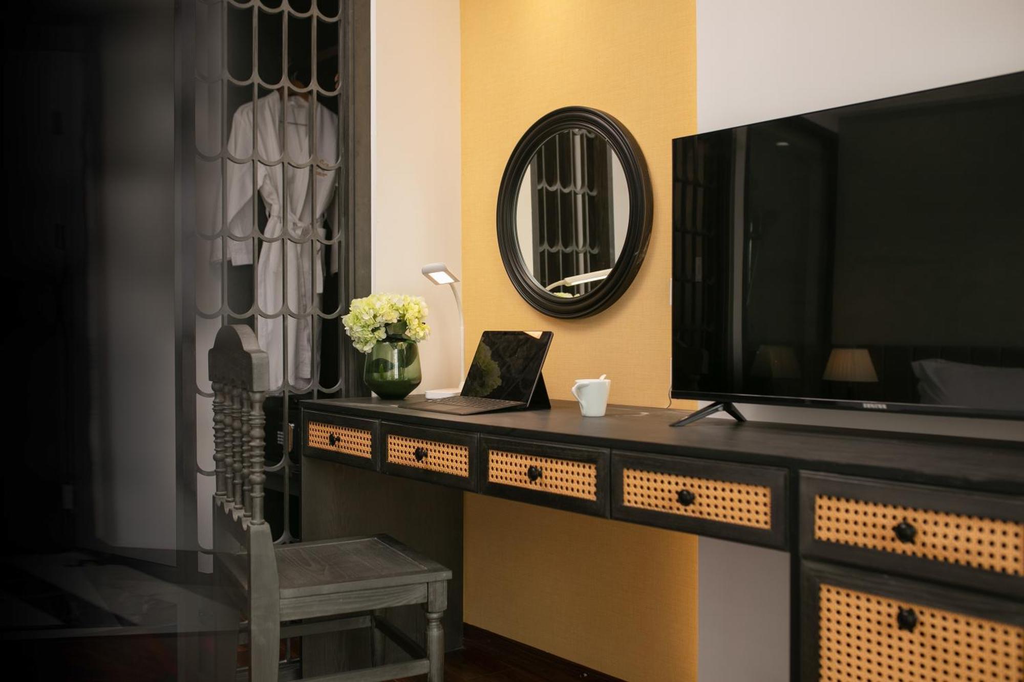 Hanoi Plaza Suite Hotel & Spa Exterior photo