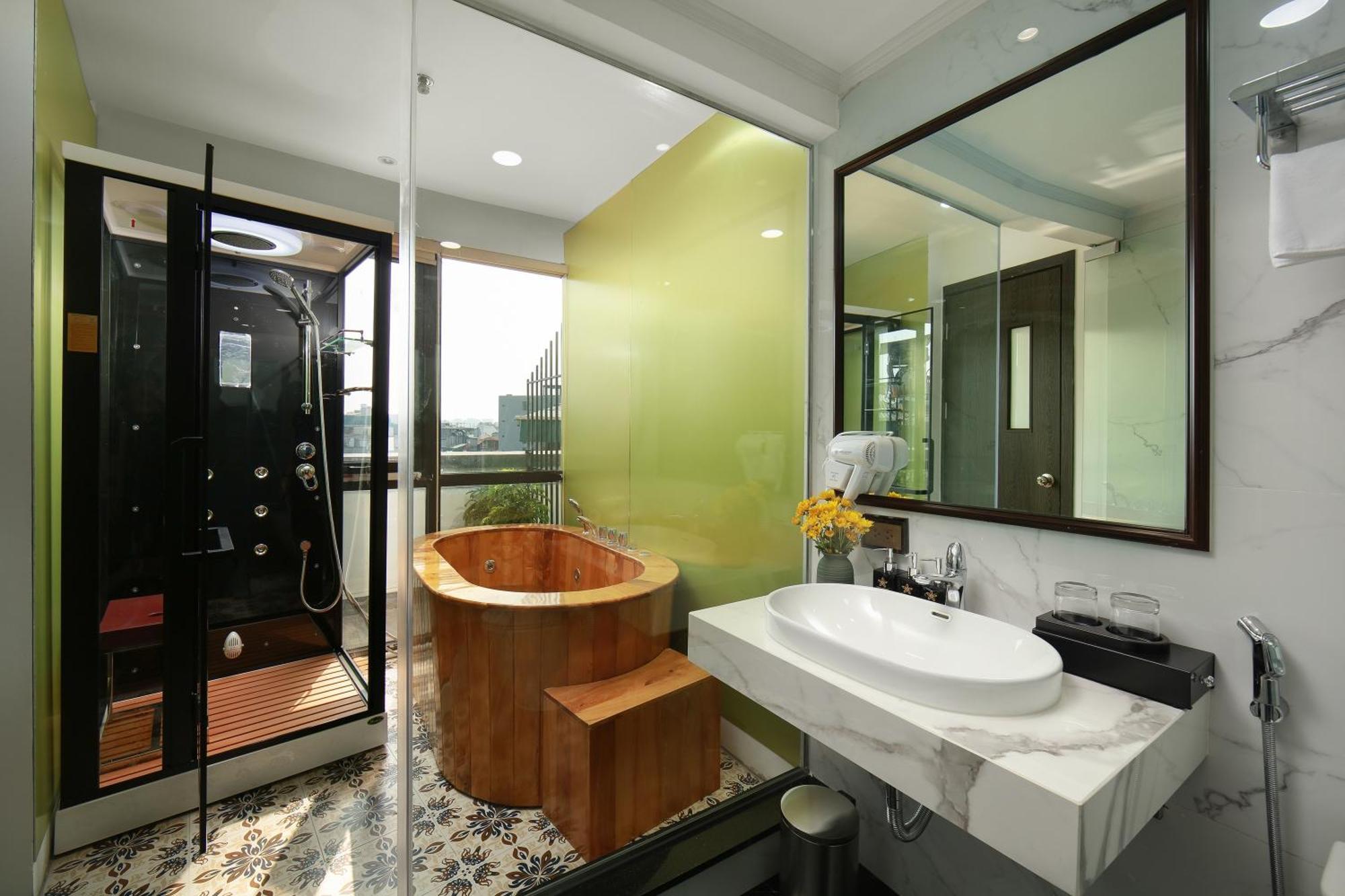 Hanoi Plaza Suite Hotel & Spa Exterior photo