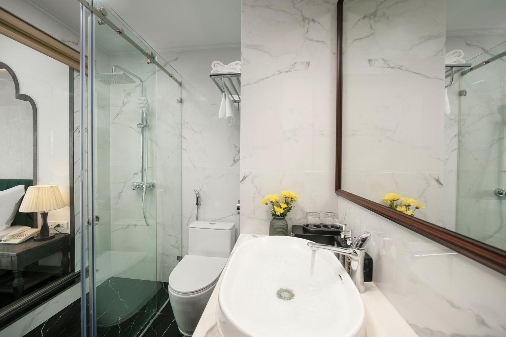 Hanoi Plaza Suite Hotel & Spa Exterior photo