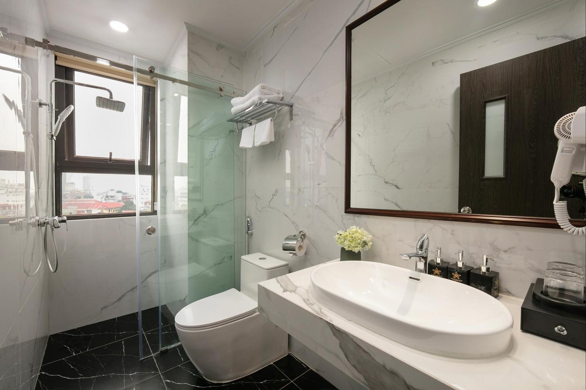 Hanoi Plaza Suite Hotel & Spa Exterior photo